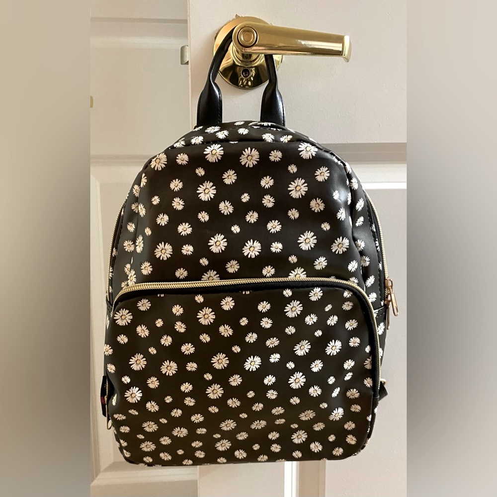 Delia*s Small Backpack Purse Zip Top Black with White Daisy Print EUC